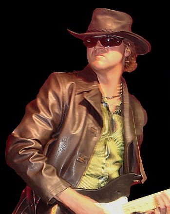 Eugene Romaniuk as Richie Sambora